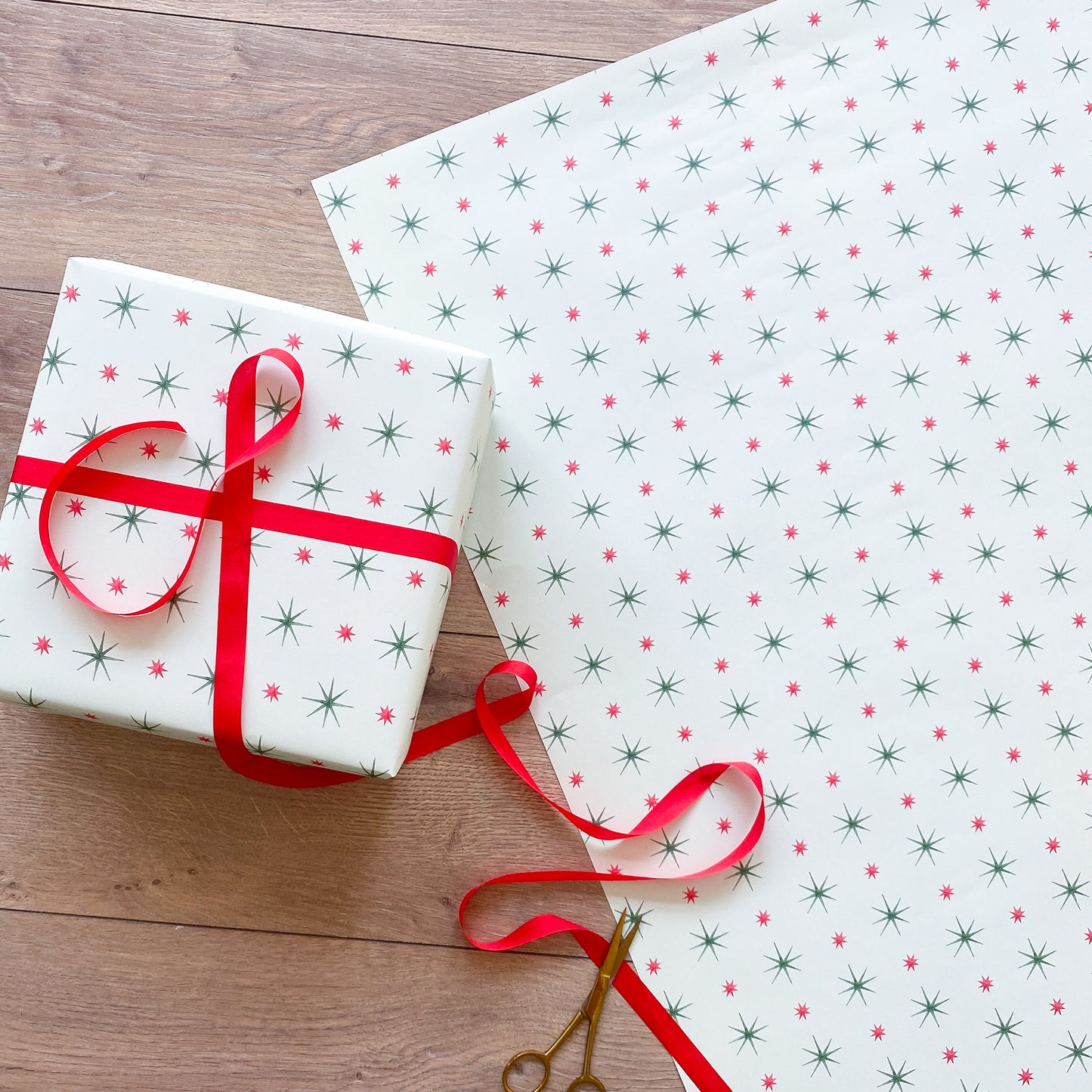 Red and Green Starburst Gift Wrap