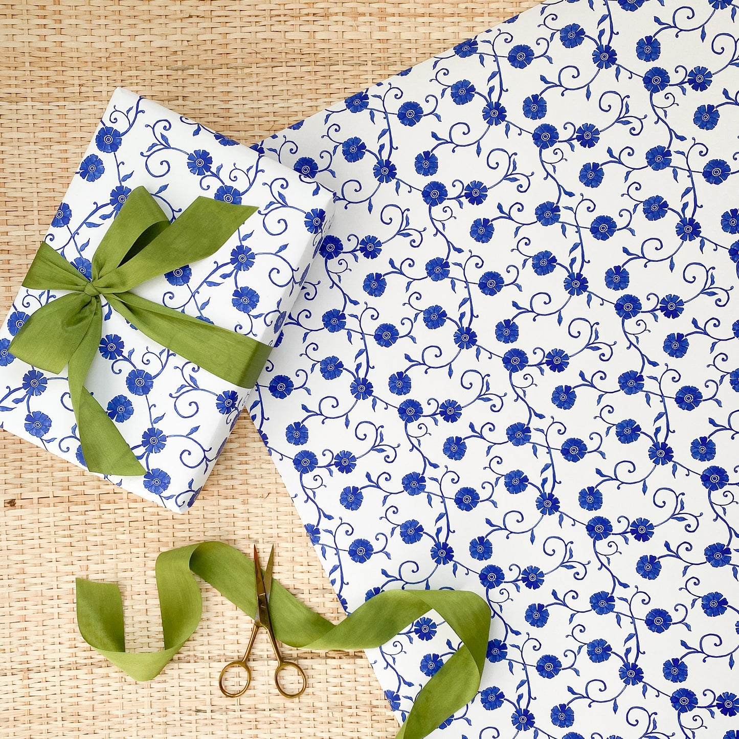 Marguerite Floral Gift Wrap